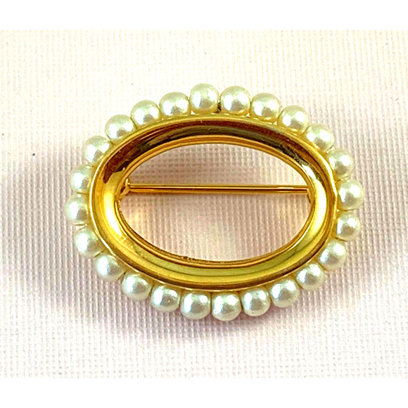 Napier Faux Pearl Pin / Brooch - Gold-Tone Open Oval - Sweet and Petite! - Picture 1 of 4